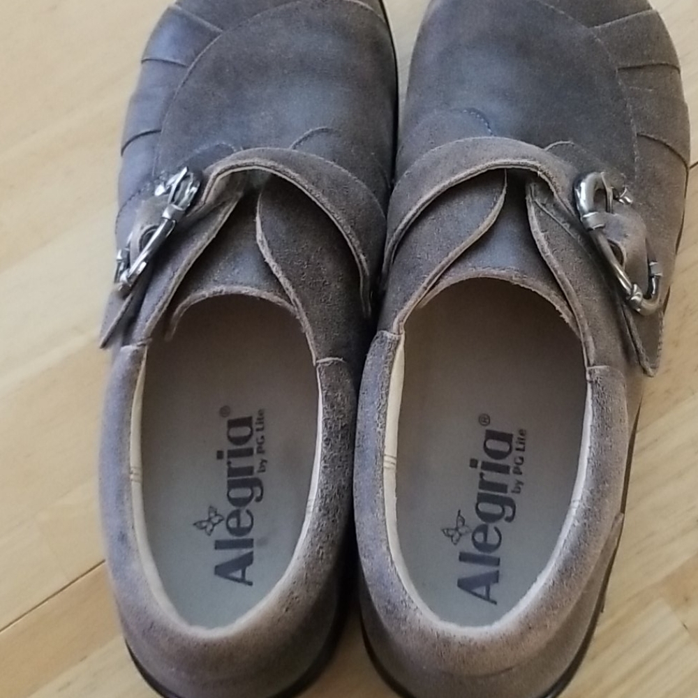 Slip resistant shoes